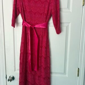 Chic Fuchsia Lace Midi Dress